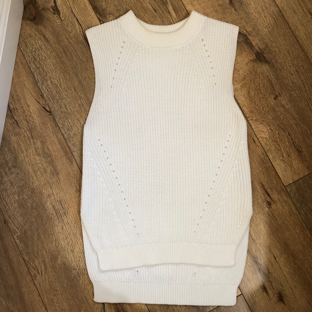Uniqlo White Sleeveless Sweater